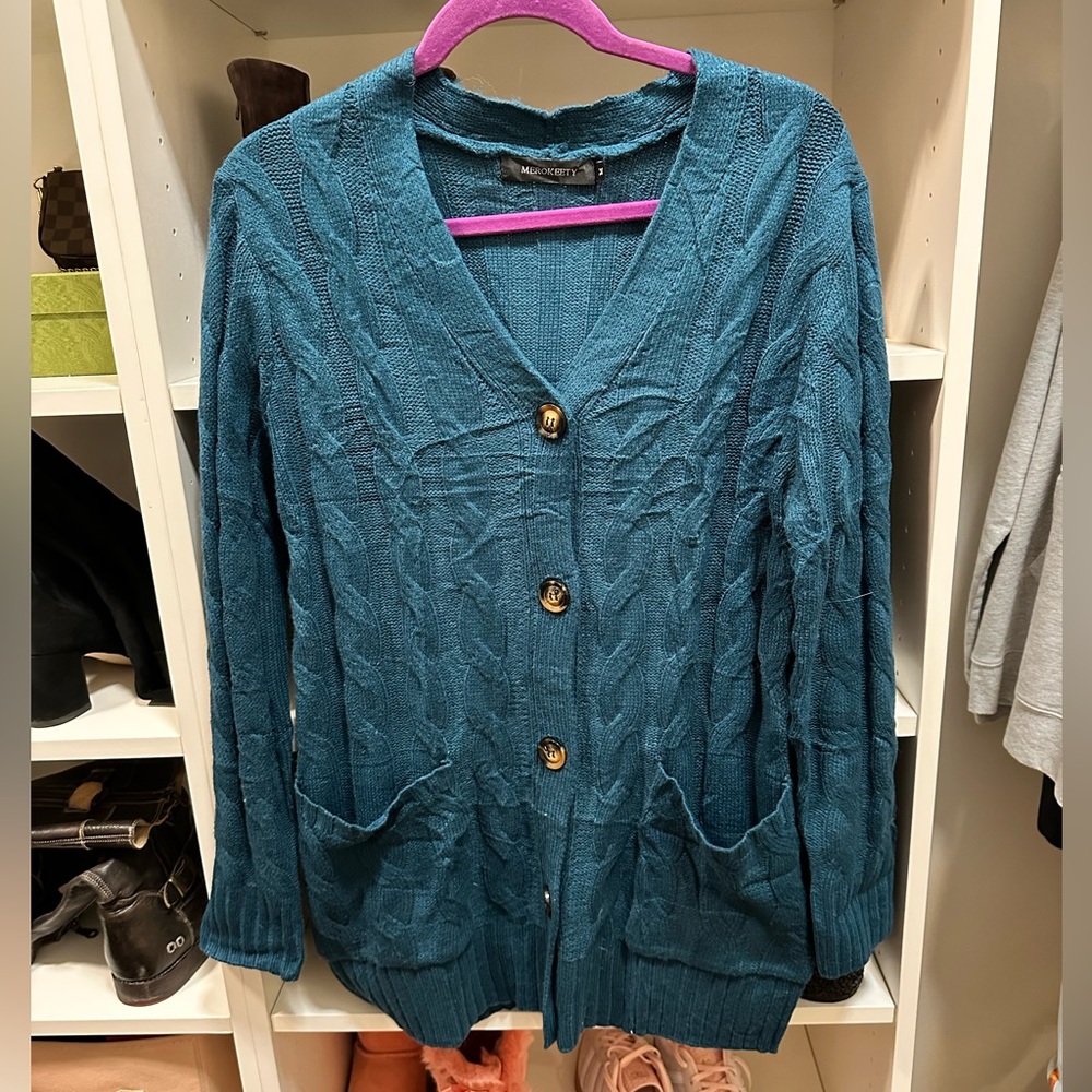 Button-front cardigan in Dark Turquoise size M
Gently worn